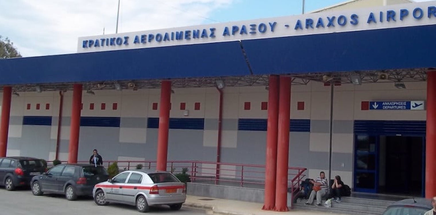 Έπεσε τμήμα της οροφής στο αεροδρόμιο του Αράξου!