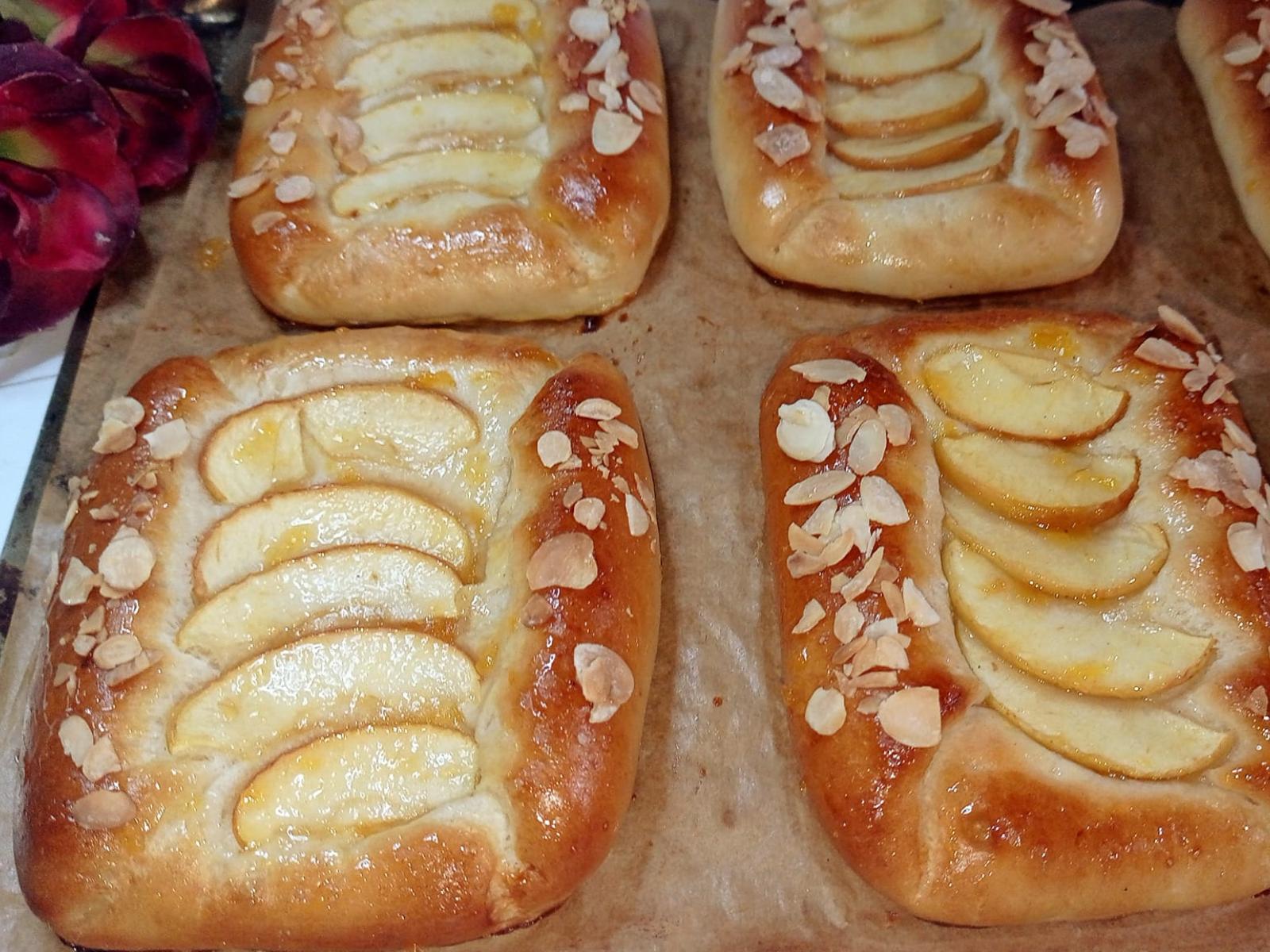 Αφράτα ψωμάκια μήλου