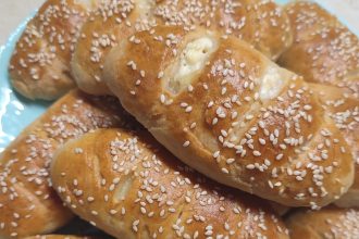 Αφράτα τυρόψωμα για κολατσιό