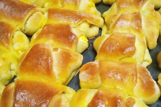 Αφράτη ζύμη της γιαγιάς για τυροπιτάκια, λουκανοπιτάκια, ζαμπονοτυροπιτάκια