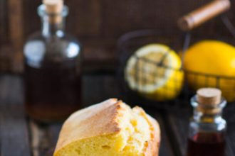 Αφράτο κέικ λεμονιού με τζίντζερ