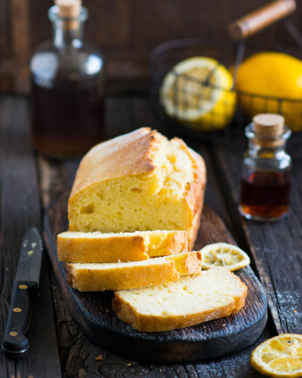 Αφράτο κέικ λεμονιού με τζίντζερ