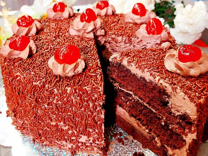 Αφράτο κέικ σαν τούρτα χωρίς φούρνο και χωρίς μίξερ