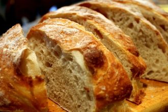 Πως να κάνετε το μπαγιάτικο ψωμί σας ολόφρεσκο