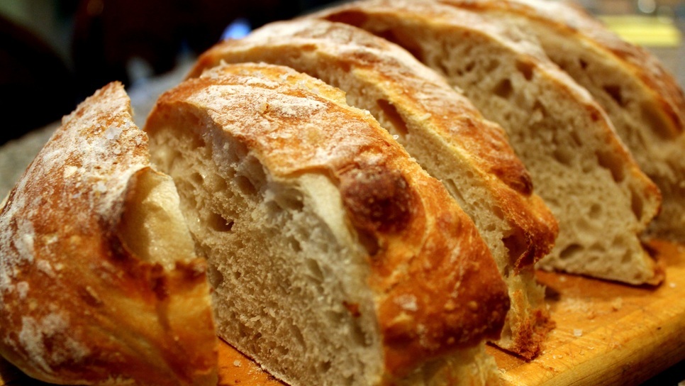 Πως να κάνετε το μπαγιάτικο ψωμί σας ολόφρεσκο