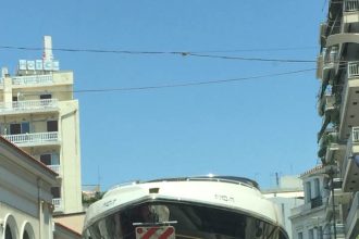 Πάτρα: Καράβι βγήκε στη ... στεριά!