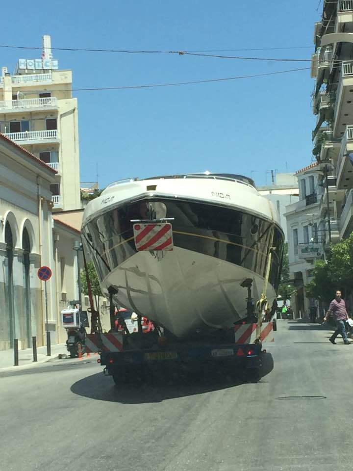 Πάτρα: Καράβι βγήκε στη ... στεριά!