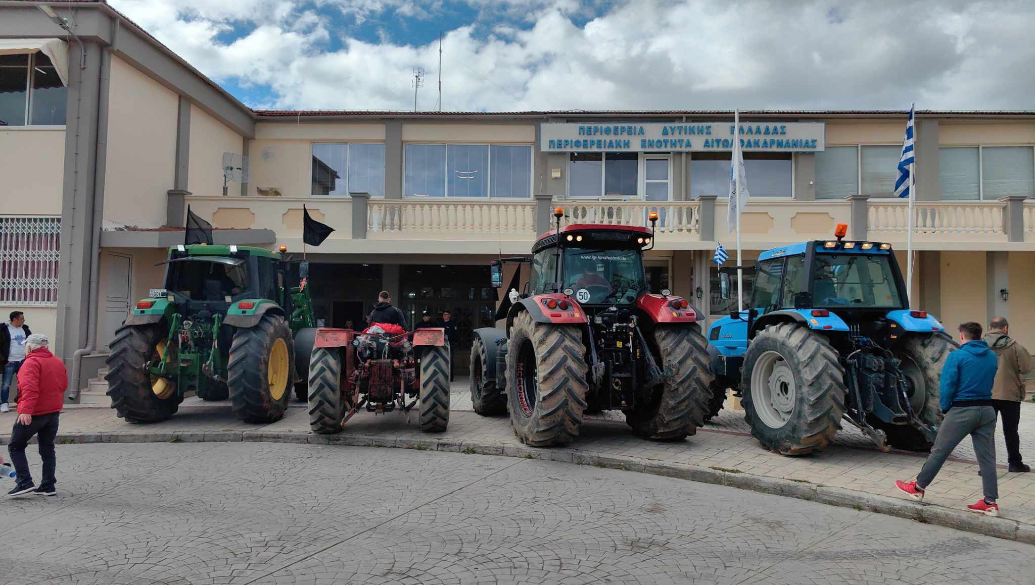 Δυτ. Ελλάδα: Συνεχίζουν τις κινητοποιήσεις οι αγρότες - Τι προγραμματίζουν για σήμερα