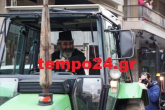 Πάτρα: Ο παπάς πάνω στο τρακτέρ που έγινε viral!
