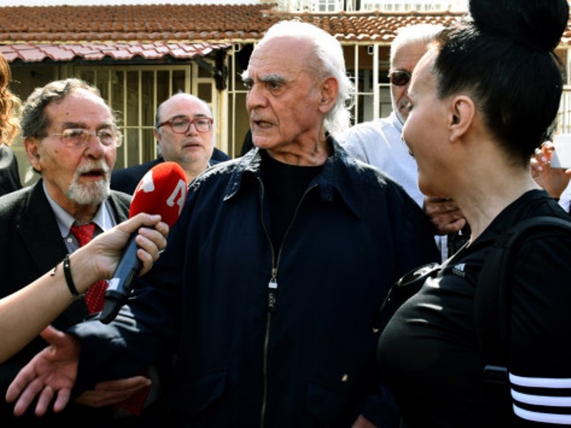 Άκης Τσοχατζόπουλος: Γυρίζει σελίδα και... φτιάχνει τα δόντια του