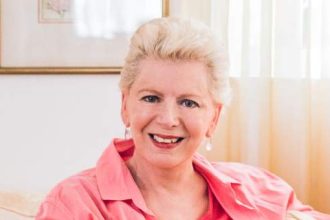 Ακρίτα κατά Σπίρτζη για τις... υπογραφές