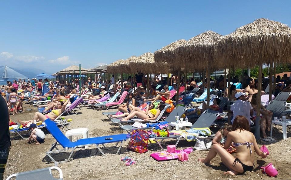 Beach bar ΑΚΤΗ: Το μέρος που πρέπει να είσαι όλο το καλοκαίρι!