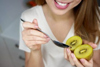 Μάσκα προσώπου με ακτινίδιο για ενυδάτωση και λάμψη