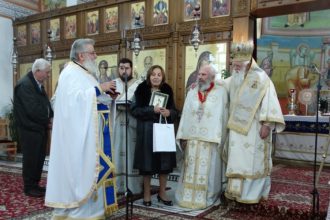 Αχαΐα: Τον Πρωτοπρεσβύτερο π. Γεώργιο Αλεξόπουλο τίμησε o Aμβρόσιος - ΦΩΤΟ