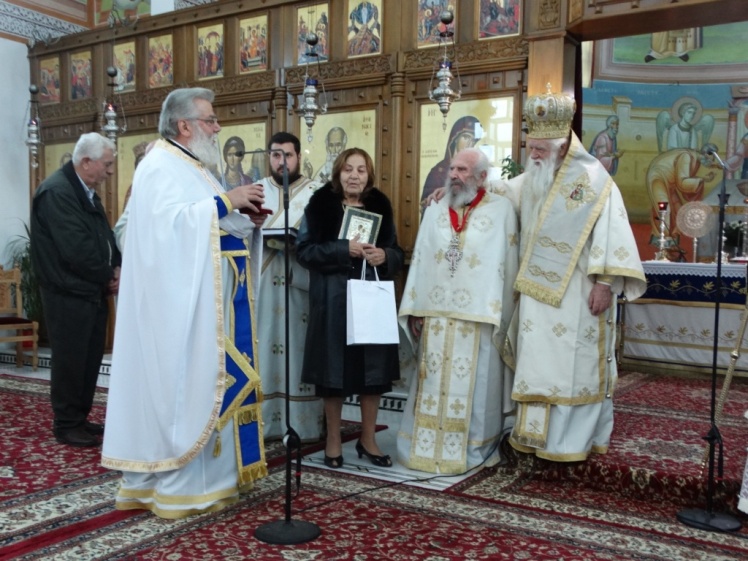 Αχαΐα: Τον Πρωτοπρεσβύτερο π. Γεώργιο Αλεξόπουλο τίμησε o Aμβρόσιος - ΦΩΤΟ