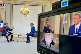 Ο Μεσολογγίτης δημοσιογράφος Νίκος Αλιάγας στην ΕΡΤ με αποκλειστική συνέντευξη Μακρόν - ΦΩΤΟ