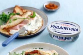 Αλμυρές κρέπες με cream cheese, γαλοπούλα και ρόκα