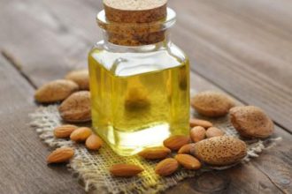 Αμυγδαλέλαιο για τους μαύρους κύκλους