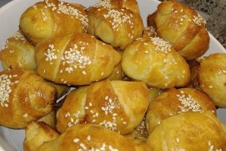 Αλμυρά κρουασανάκια φέτας για το ταπεράκι της δουλειάς