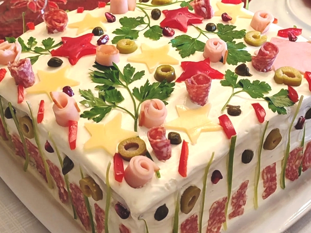 Αλμυρή τούρτα για γιορτή και γενέθλια