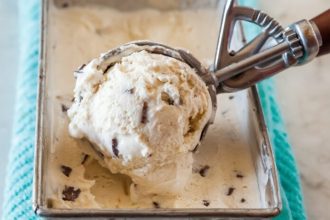 Παγωτό Στρατσιατέλα χωρίς παγωτομηχανή