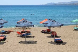 Γιατί πρέπει να περπατάμε ξυπόλητοι στην άμμο