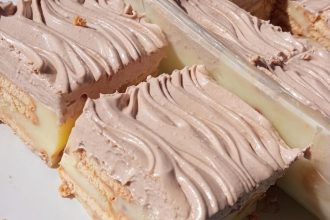 Ανάμεικτο γλυκό στο πυρέξ με ζαχαρούχο