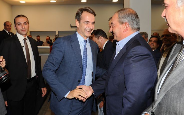 Τι "κρύβει" η επικοινωνία Μητσοτάκης και Καραμανλής