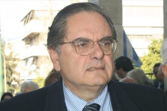 Αποχωρήσεις...