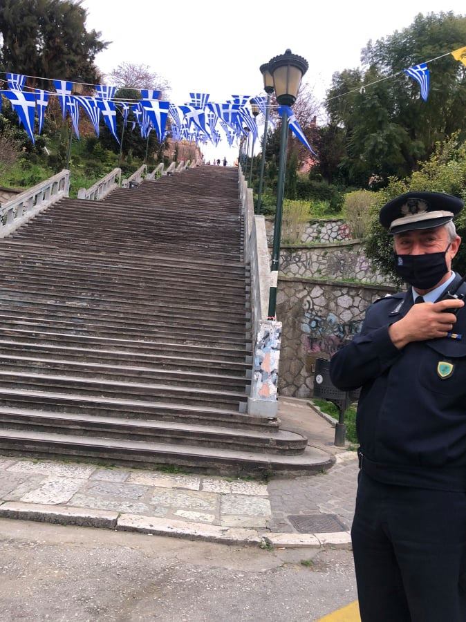 "Καθαρές" οι σκάλες της Αγίου Νικολάου - ΦΩΤΟ