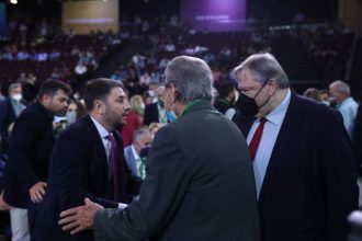 Περαστικά ευχήθηκε ο Ανδρουλάκης στον Βενιζέλο