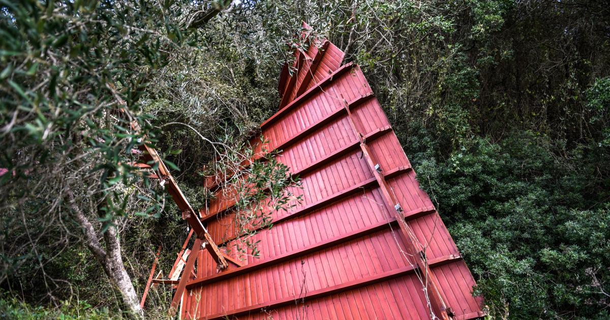 Πύργος: Ανεμοστρόβιλος "σάρωσε" την Κυανή Ακτή - "Έφυγαν" στέγαστρα (ΦΩΤΟ-ΒΙΝΤΕΟ)