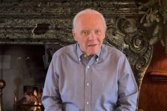 Άντονι Χόπκινς: Το συγκινητικό βίντεο για τα 49 χρόνια χωρίς αλκοόλ - «Έμεινα νηφάλιος και είχα μια υπέροχη ζωή»