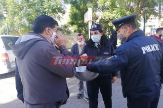 Πάτρα - Άγιος Ανδρέας: Αντίδωρο στους Αστυνομικούς που ήταν έξω από τον Ιερό Ναό - ΦΩΤΟ