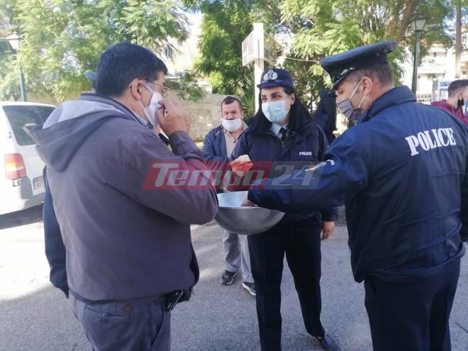 Πάτρα - Άγιος Ανδρέας: Αντίδωρο στους Αστυνομικούς που ήταν έξω από τον Ιερό Ναό - ΦΩΤΟ