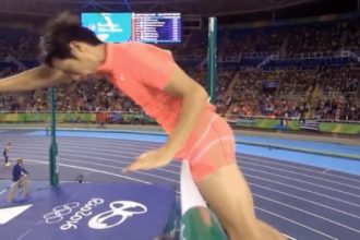 Που χτύπησε ο πήχυς τον γιαπωνέζο στο επι κοντώ;