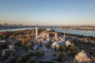 Χαρακόπουλος με Κουμουτσάκο στην έδρα της UNESCO: Τι έδειξε η αυτοψία στην Αγία Σοφία