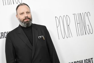 Δένδιας για Λάνθιμο: «Του αξίζουν θερμά συγχαρητήρια»