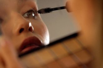 Οι τρόποι για να επιλέξετε τη σωστή μάσκαρα ανάλογα τον τύπο των βλεφαρίδων σας