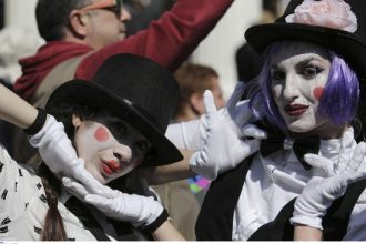 MEGA: Το Καρναβάλι της Πάτρας πρωταγωνιστής των εκδηλώσεων και της προσέλευσης κόσμου ΒΙΝΤΕΟ