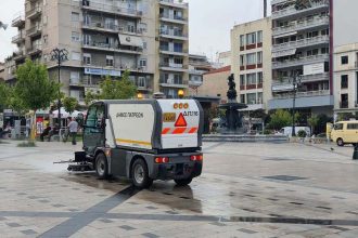 Πάτρα: Απολύμανση πρωί πρωί στην πλατεία Γεωργίου