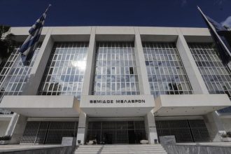 Η δικομανία των Ελλήνων: Απίστευτες υποθέσεις φτάνουν μέχρι τον Άρειο Πάγο – Ο… μπαλτάς του χασάπη