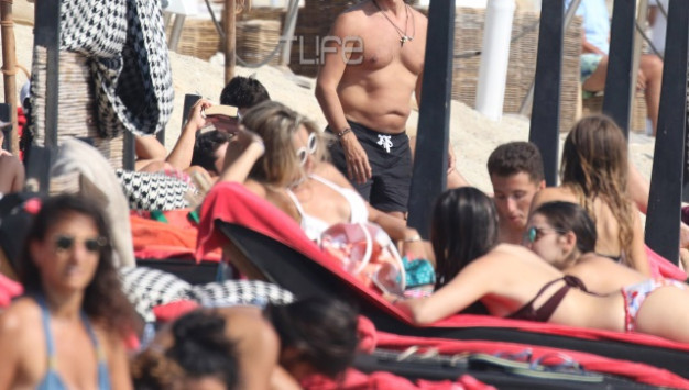 Οι βουτιές του Πατρινού πρώην Υπουργού στη Μύκονο! ΔΕΙΤΕ ΦΩΤΟΓΡΑΦΙΕΣ