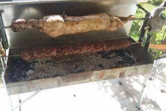 Πατρών - Κορίνθου: "Αγκαλιά" στη μηχανή με το ... αρνί! ΔΕΙΤΕ ΦΩΤΟΓΡΑΦΙΑ