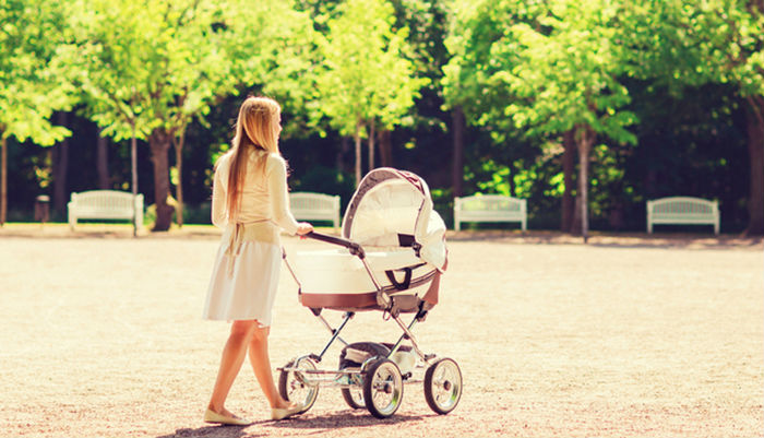 Πρώτη βόλτα με το μωρό; Οι χρυσοί κανόνες που πρέπει να ακολουθήσεις