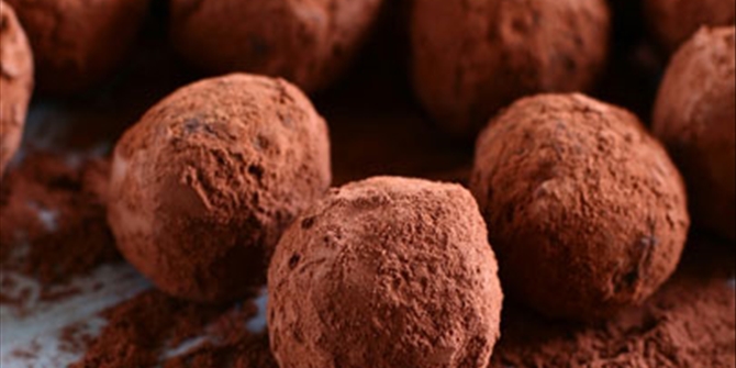 Σοκολατένια τρουφάκια με 2 υλικά!