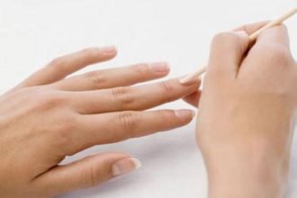 Το απόλυτο τρικ για να εξαφανίσεις τις παρανυχίδες