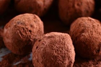 Σοκολατένια τρουφάκια με 2 υλικά!