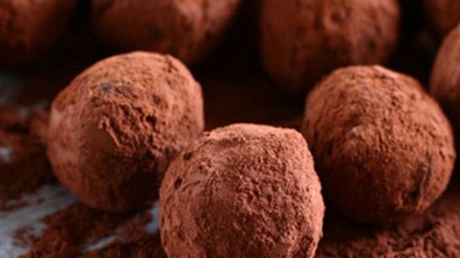 Σοκολατένια τρουφάκια με 2 υλικά!