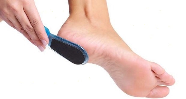 Μετά την παραλία μάθε τι πρέπει να βάζεις στις φτέρνες σου